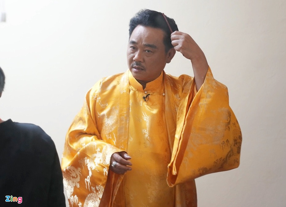 NSƯT Quốc Khánh vẫn là người đảm nhận vai Ngọc Hoàng. Trước đó, nhiều khán giả đặt nghi vấn anh vắng mặt ở Táo Quân 2021. Đáp lại nghi vấn trên, NSƯT Quốc Khánh dí dỏm nói: "Không có ta trong buổi chầu thì ai tuyên bố bãi triều?".