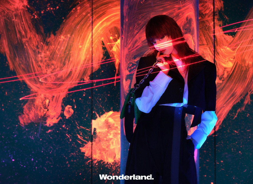 Địch Lệ Nhiệt Ba hiện là tiểu hoa đán hot nhất Trung Quốc. Hồi tháng 1, cô trở thành Nữ diễn viên có ảnh hưởng nhất và Nữ diễn viên Trung Quốc được yêu thích nhất năm 2020, do chuyên trang đánh giá chỉ số truyền thông của giới giải trí Hoa ngữ là Power Star bầu chọn. Mỹ nhân cũng lọt top 100 nghệ sĩ có ảnh hưởng nhất trên mạng xã hội châu Á theo xếp hạng của Forbes Asia năm 2020.