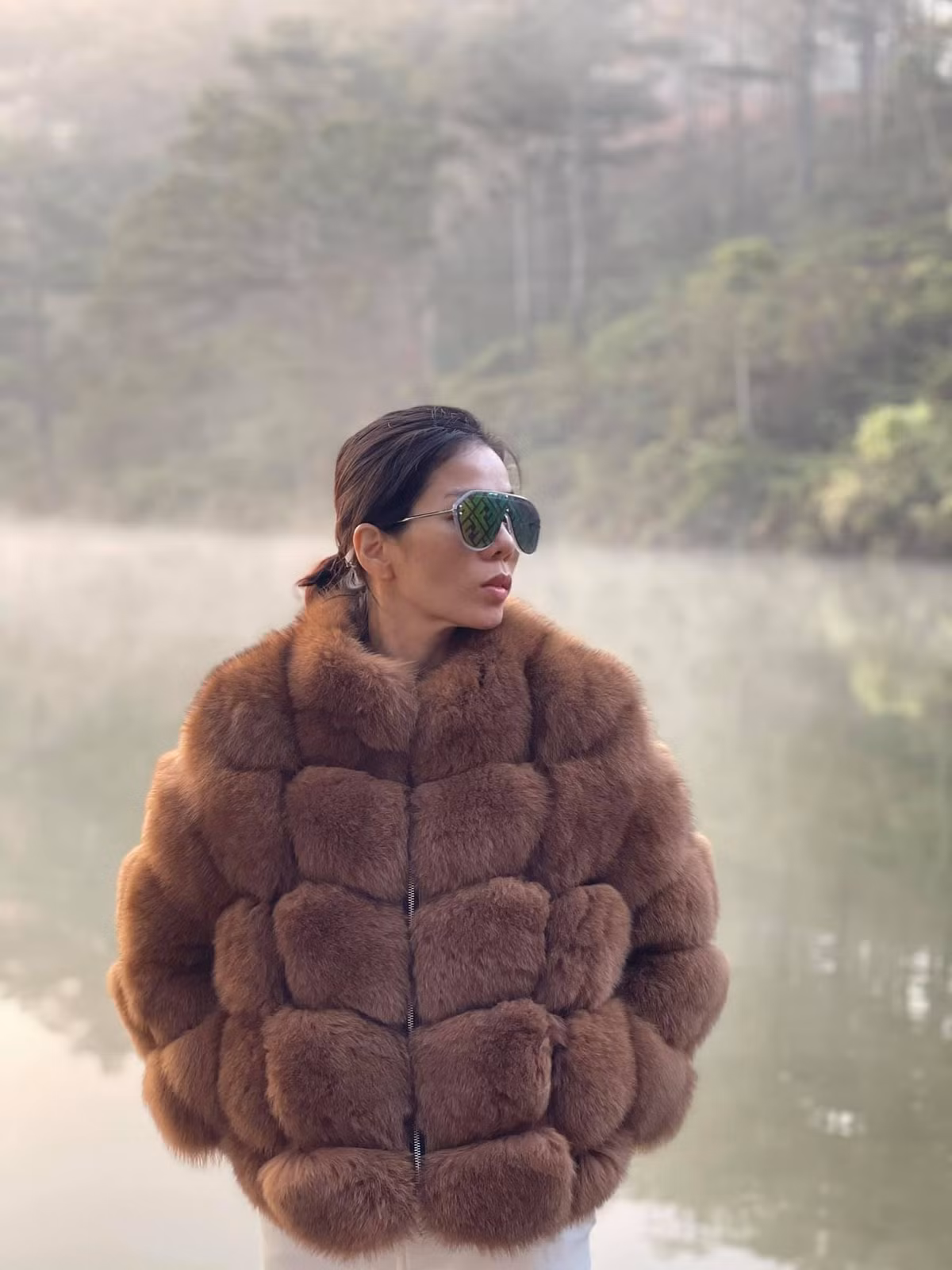 Trong chuyến du lịch, dù Lệ Quyên đi cùng tình trẻ Lâm Bảo Châu nhưng cặp đôi hạn chế khoe ảnh chung.