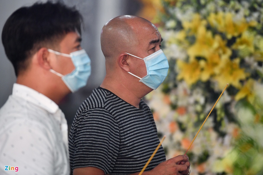 Quốc Thuận cho biết anh không kìm được nghẹn ngào khi thắp hương, đưa tiễn Hải Đăng lần cuối. Ở vai trò đạo diễn, anh từng mời đàn em đóng nhiều phim. Ấn tượng của Quốc Thuận về Hải Đăng là diễn viên hiền lành, chịu khó và không sợ khổ. "Mỗi lần đóng xong phim, Hải Đăng đều cảm ơn tôi và nhắn nhủ: Lần sau có gì anh gọi em nhé. Vai gì em cũng đóng. Lần này, có phim mới, chưa kịp gọi, em đã đi rồi", Quốc Thuận tâm sự.