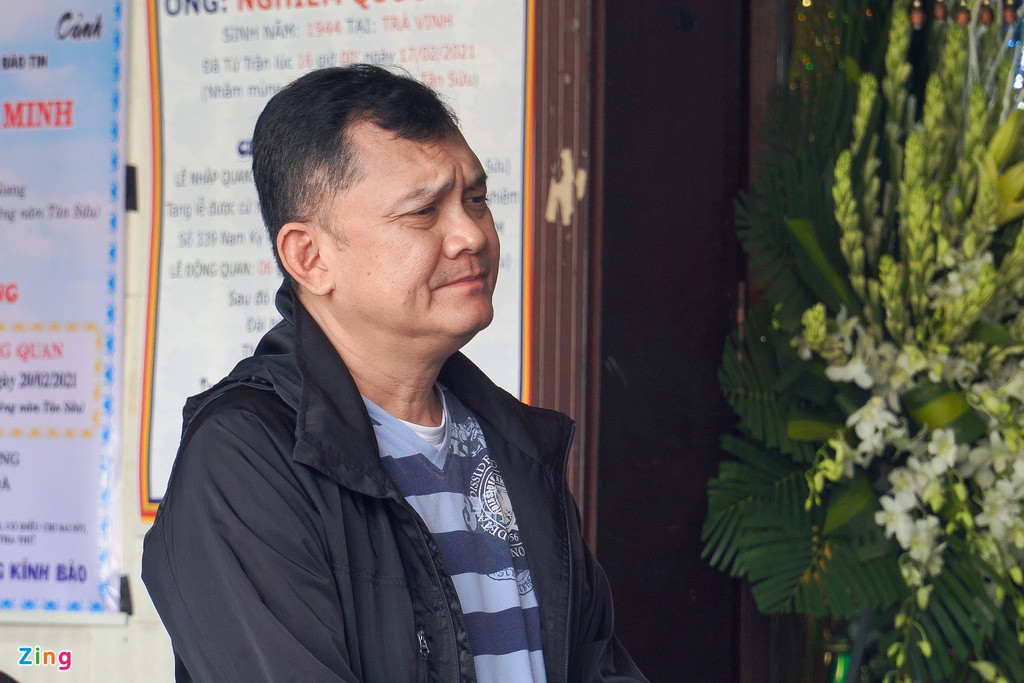 Hữu Châu nhận xét Hải Đăng là diễn viên trẻ hiền lành, lễ phép, ham học hỏi và cầu tiến. Anh cầu nguyện cho linh hồn đàn em được về cõi an vui.