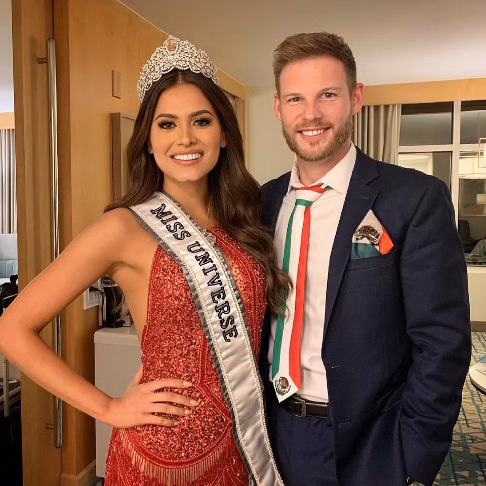 Tan Hoa hau Hoan vu Andrea Meza cong khai ban trai