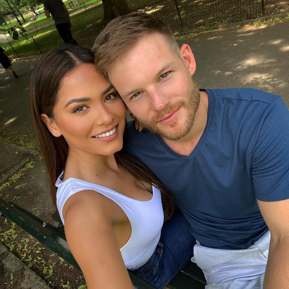 Tan Hoa hau Hoan vu Andrea Meza cong khai ban trai-Hinh-2