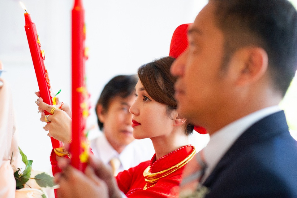 Kết hôn ở tuổi 41, Đình Hiếu cảm thấy bản thân chững chạc và chín chắn. Nhờ đó, trong mối quan hệ với Ngọc Hân anh biết phân tích đúng sai, ít nổi nóng. Điều này khiến chuyện tình yêu của Đình Hiếu và Ngọc Hân khá nhẹ nhàng và bình yên.