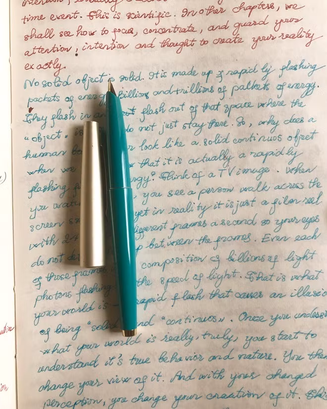 Ngày 28/5, Hoa hậu Thu Thủy chia sẻ bức ảnh chụp một bản viết tay của mình nói về những quan niệm xung quanh cuộc sống, sự vật, con người, để từ đó mỗi cá nhân có thể có những ý niệm hợp lý và đúng đắn để gây dựng nên một đời sống thuận theo lẽ tự nhiên. Đây chính là đăng tải cuối cùng của cô. Bên bức ảnh này, Thu Thủy viết những dòng chữ bằng tiếng Anh với nội dung: "Người hạnh phúc xây dựng thế giới nội tâm. Người không hạnh phúc đổ lỗi cho ngoại cảnh".