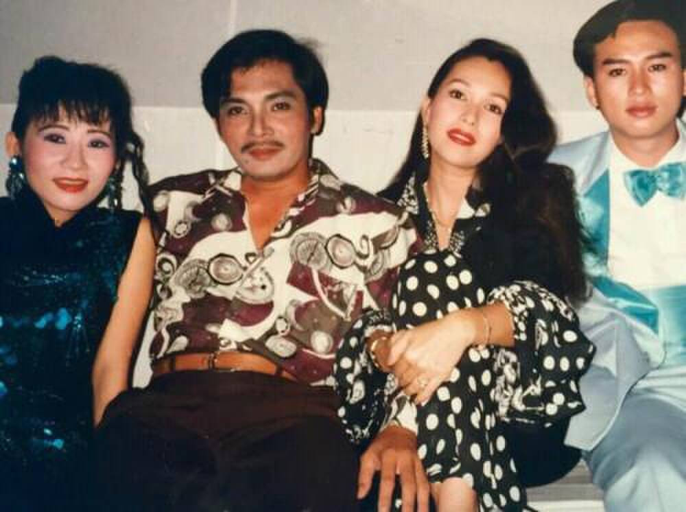 Thậm chí, có người sau khi chia tay, Thương Tín mới biết người này là mắt xích trong đường dây buôn bán ma tuý. Thương Tín cũng có một thời gian hẹn hò cùng với Diễm My.