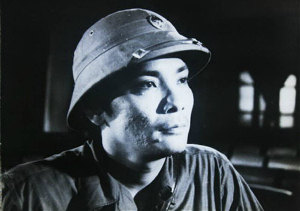 Nam diễn viên cũng từng thừa nhận, Thương Tín chung sống với 12 người phụ nữ. Một trong những số đó có cả hoa khôi, "nữ hoàng ảnh lịch".