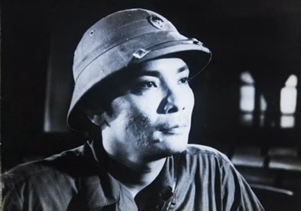 Nam diễn viên cũng từng thừa nhận, Thương Tín chung sống với 12 người phụ nữ. Một trong những số đó có cả hoa khôi, "nữ hoàng ảnh lịch".