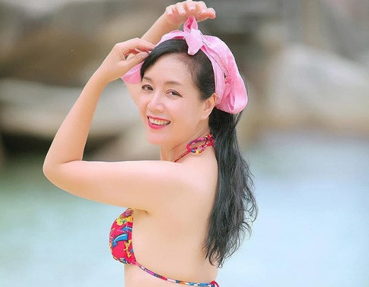Cách đây không lâu, NSƯT Chiều Xuân bất ngờ tung loạt ảnh diện bikini 2 mảnh khoe trọn thân hình đáng mơ ước ở tuổi ngũ tuần.