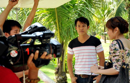 Thoại trong Về quê lên sóng năm 2013 là vai diễn hiếm hoi trong sự nghiệp của Vân Quang Long. Lý giải việc nhận lời tham gia phim này, anh cho biết: “Đạo diễn Cảnh Đôn bảo: 'Vai này y chang cuộc đời của em, tạm thời cứ bê nguyên bản thân lên phim mà diễn, không sợ gì hết. Em cứ là chính em thì sẽ tốt thôi'".