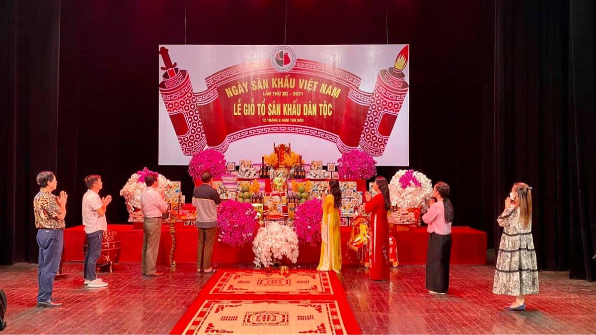 Nữ nghệ sĩ mong dịch bệnh sớm qua để các sân khấu trên cả nước được sáng đèn trở lại.