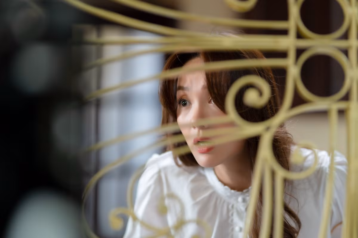 Điểm tôi thích nhất là phần thoại trong phim rất tự nhiên và đời. Bộ phim được chia thành nhiều đợt quay, diễn ra tại nhiều địa điểm ở TP.HCM và các tỉnh lân cận. Hàng ngày, ê-kíp tập trung vào lúc 7h và kết thúc ngày làm việc khoảng 21h.