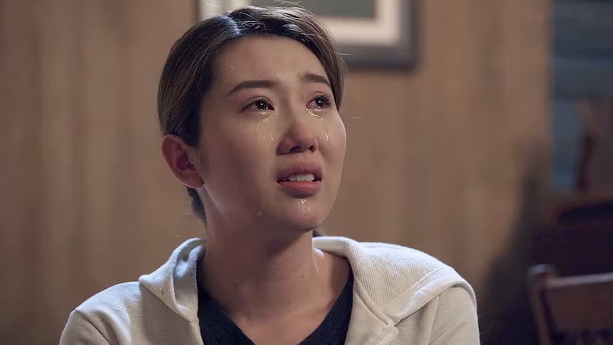 Thúy Ngân vào vai Hân, vợ của Kiệt (Trung Dũng) trong Gạo nếp gạo tẻ. Hân là phụ nữ có tính cách đanh đá, dữ dằn và ích kỷ. Khi chồng thành công, có tiền bạc, cô tiêu xài hoang phí. Đến lúc anh phá sản, khó khăn thì cô coi thường, chì chiết. Khi phim lên sóng, Thúy Ngân chia sẻ cô thường xuyên nhận được những bình luận "ném đá" từ phía khán giả.