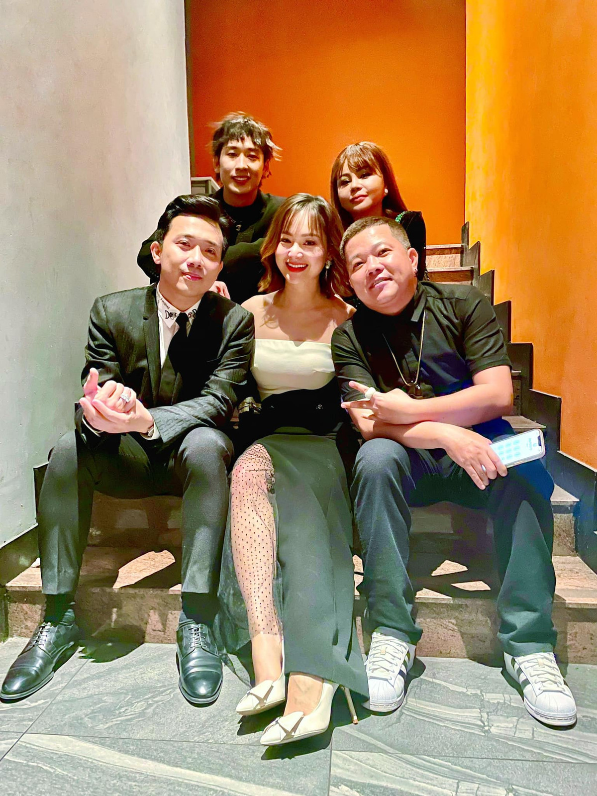 Lan Phương cũng chia sẻ, cô và Trấn Thành là bạn học cùng trường Sân khấu Điện ảnh TPHCM. Cả hai từng hợp tác trong nhiều dự án sân khấu. Nữ diễn viên tin vào Trấn Thành, đó là lý do cô lập tức nhận lời.