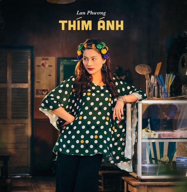 "Tất cả được gói gọn trong một cú điện thoại của Trấn Thành, ngỏ ý ngắn gọn: “Bà có muốn tham gia vào phim Bố già bản điện ảnh của tui không?Tui có một vai rất hay và rất hợp cho bà đó”. Suy nghĩ đâu chừng vài giây và Phương trả lời “Ok” liền", thím Ánh của "Bố già" tiết lộ.