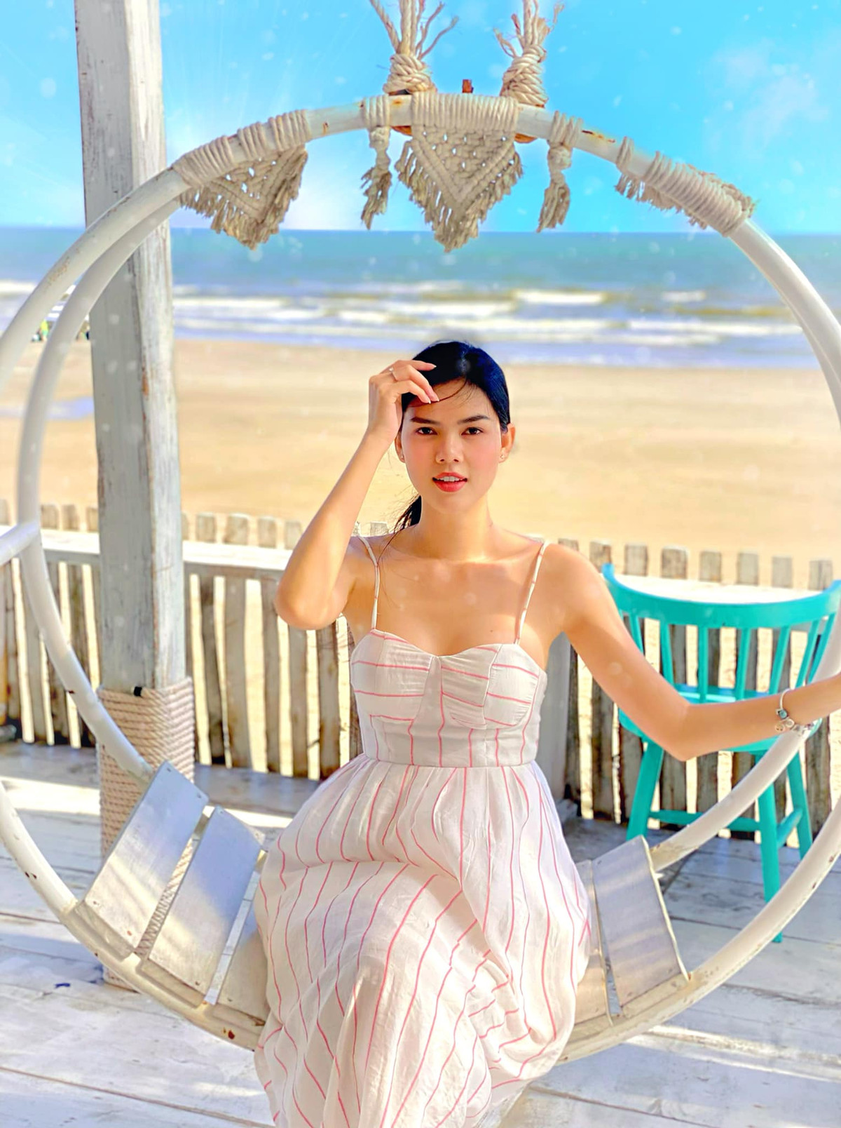 Trước đó, Lê Ngọc Trinh tâm sự chuyện bị trầm cảm nặng phải điều trị tâm lý: "Có lẽ Trinh thuộc người thiếu thốn tình thương từ bé và rồi những năm tháng vừa qua có quá nhiều biến cố xảy ra với Trinh, chứng kiến từng người thân yêu bên cạnh mất đi, và không ít sự cố đau lòng trong cuộc sống khiến cho tinh thần của Trinh bị chao đảo không còn vững vàng. Vì thế tiếp tục nhận lấy tổn thương dồn dập đã làm cho Trinh không đủ dũng sức đối diện được mà sang chấn tâm lý và rơi vào trầm cảm dạng nặng".