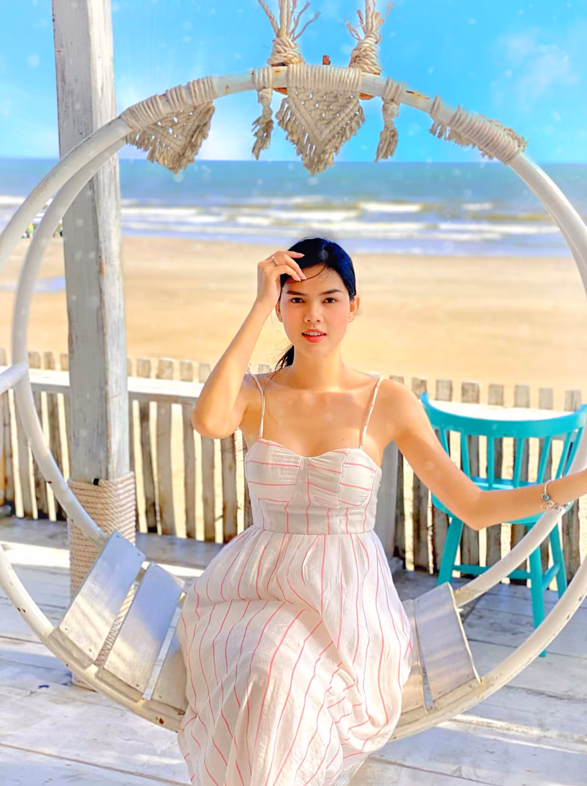 Trước đó, Lê Ngọc Trinh tâm sự chuyện bị trầm cảm nặng phải điều trị tâm lý: "Có lẽ Trinh thuộc người thiếu thốn tình thương từ bé và rồi những năm tháng vừa qua có quá nhiều biến cố xảy ra với Trinh, chứng kiến từng người thân yêu bên cạnh mất đi, và không ít sự cố đau lòng trong cuộc sống khiến cho tinh thần của Trinh bị chao đảo không còn vững vàng. Vì thế tiếp tục nhận lấy tổn thương dồn dập đã làm cho Trinh không đủ dũng sức đối diện được mà sang chấn tâm lý và rơi vào trầm cảm dạng nặng".