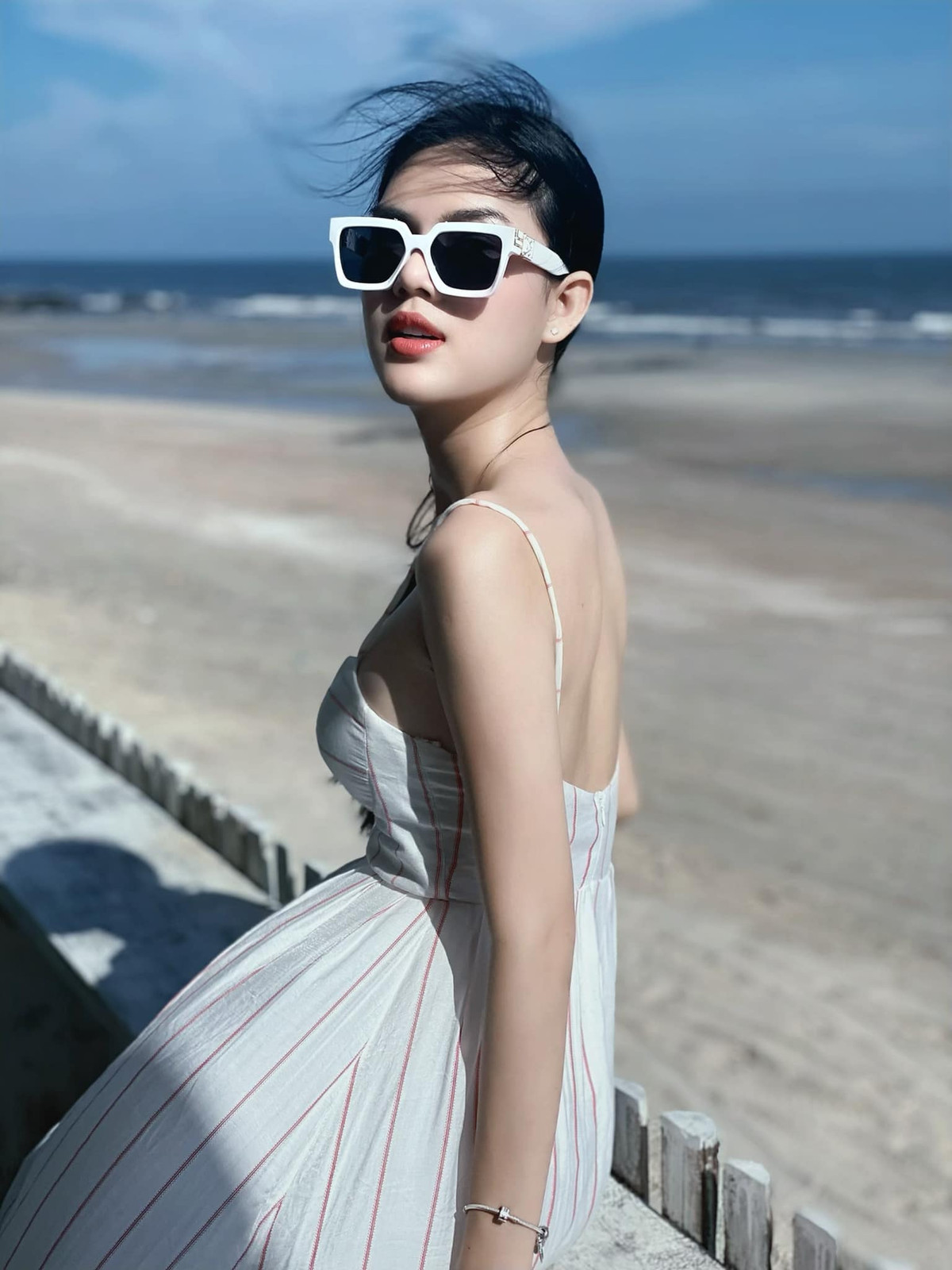 Lê Ngọc Trinh là người mẫu tự do, diễn viên tại TPHCM. Cô sinh năm 1996, quê Cần Thơ.