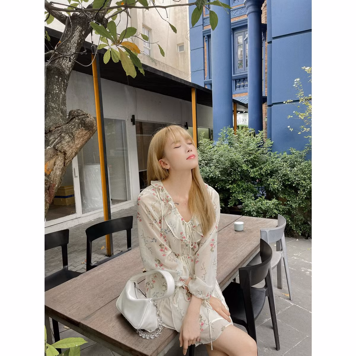 Giữa ồn ào nghi vấn chia tay Sơn Tùng M-TP, nữ ca sĩ không giấu được tâm trạng buồn bã.