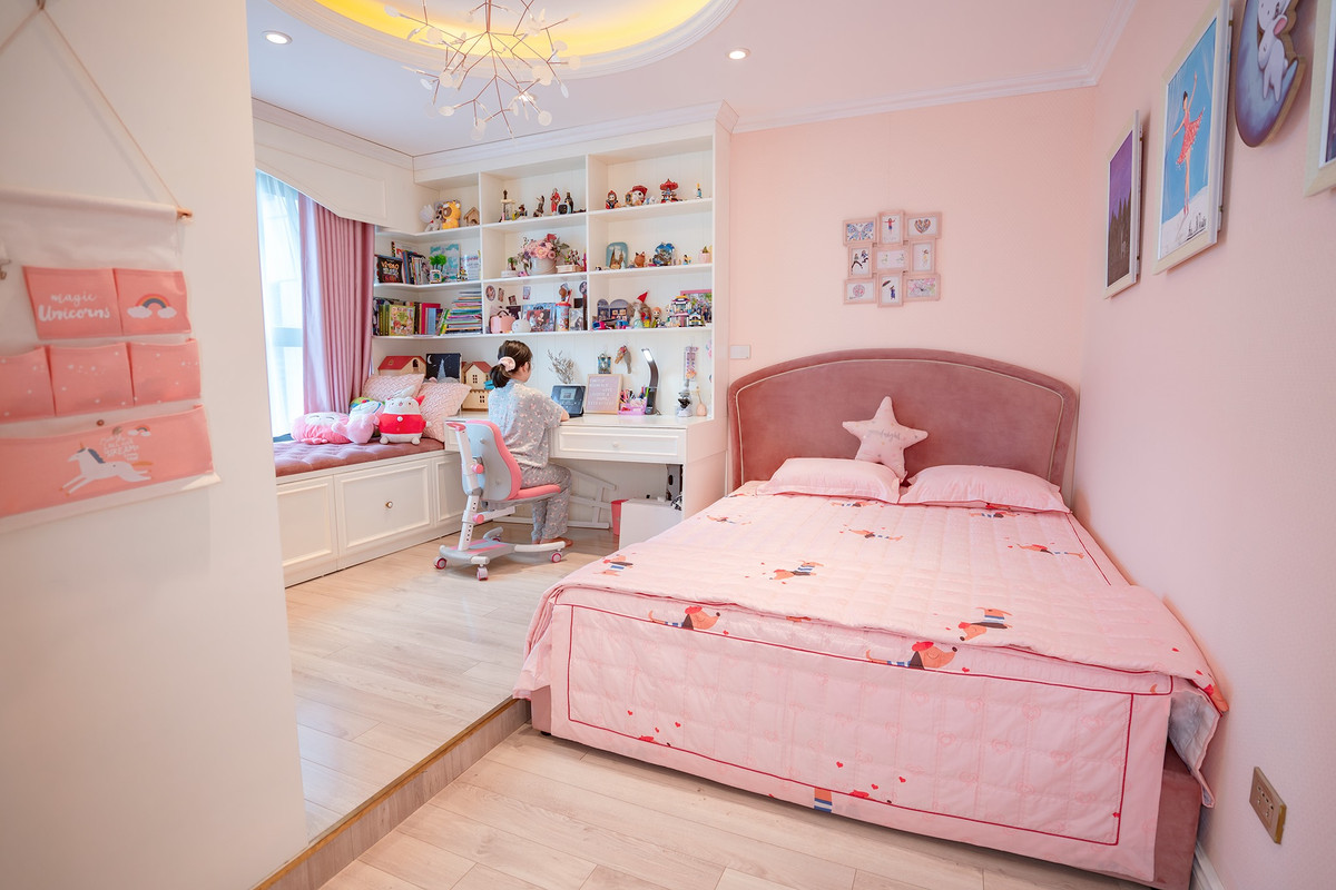 Năm 2019, Diệp Chi và con gái chuyển đến ở trong một căn hộ cao cấp, nội thất sang trọng. Trong hình là căn phòng đẹp như mơ của An Nhiên.