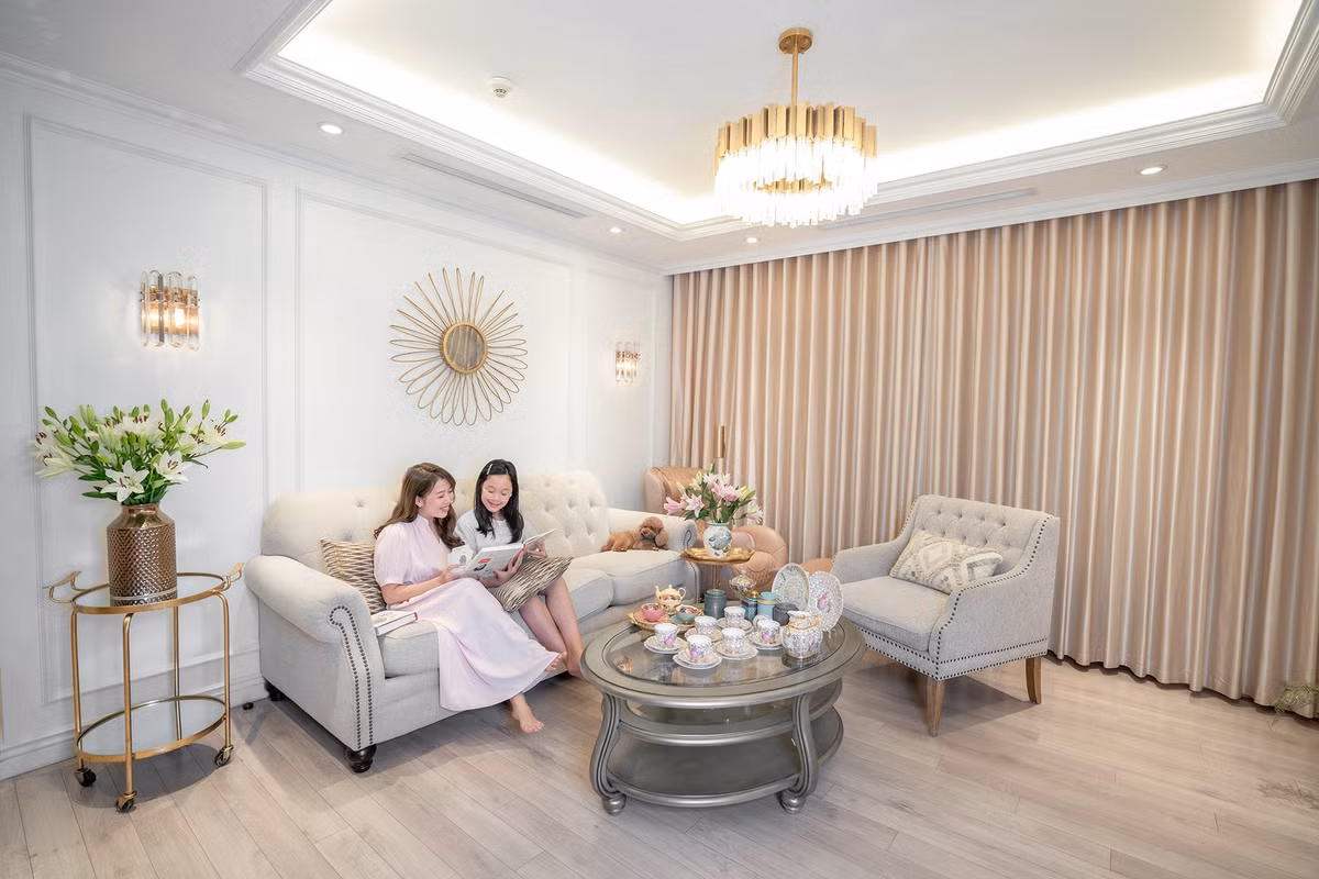 Nữ MC tận hưởng cuộc sống bình yên, sang chảnh bên con gái.