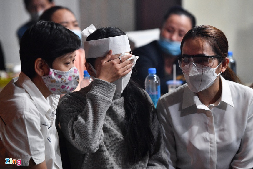 Kim Hoàng cho biết công việc của cô và Hải Đăng bắt đầu ổn định, show diễn nhiều và thu nhập tốt hơn trong năm 2020. Vì thế, cả hai đều hy vọng ở tương lai tươi sáng. "Vậy mà anh ấy đã ra đi vào ngày mùng 5 Tết, bỏ lại tôi một mình", cô nói.