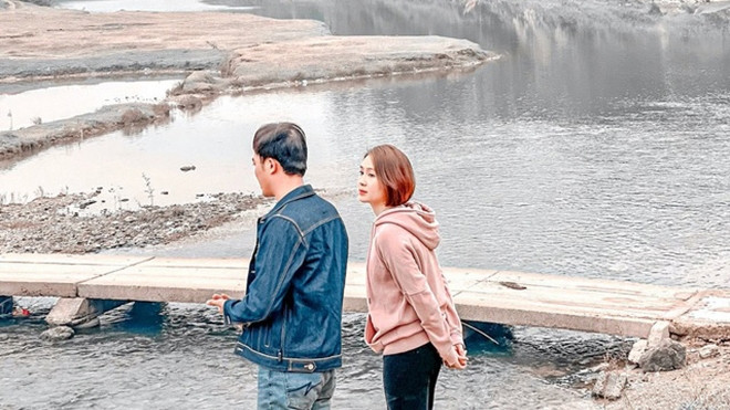 Trang phục của Châu trong những tập phim này thường là màu hồng hoặc những màu sắc sặc sỡ. Điều này cũng "úp mở" rằng tâm trạng của cô đã tốt hơn rất nhiều sau khi trải qua những biến cố lớn như chia tay người yêu, bị cưỡng bức, công việc kinh doanh của gia đình gặp khó khăn.