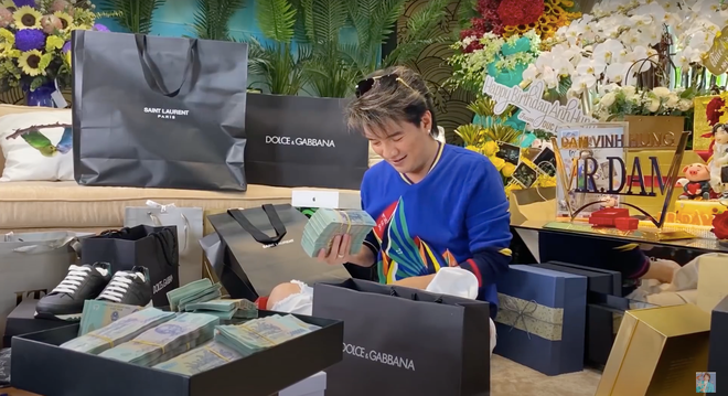 Dai gia tang Dam Vinh Hung 2,5 ty dip sinh nhat gay soc