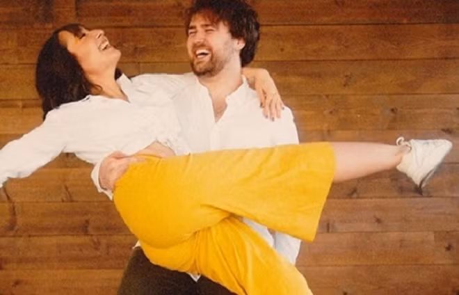 Anna năm nay 27 tuổi, là con đầu lòng của nhạc sĩ Anh Quân và một phụ nữ Đức. Với diva Mỹ Linh, cô chính là con gái đầu lòng, được yêu thương không khác gì con ruột.