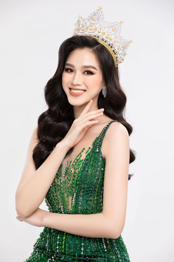 Miss World 2021 sẽ được tổ chức vào tháng 11/2021 sắp tới đây và đại diện của Việt Nam sẽ là người đẹp Đỗ Thị Hà. Dù chỉ còn vài tháng nữa là cuộc thi sẽ diễn ra tại Puerto Rico nhưng Đỗ Thị Hà vẫn còn khá chật vật trong khâu chuẩn bị bởi do dịch bệnh, cô không thể vào TP. HCM để học trang điểm và catwalk mà phải tự học ở Hà Nội.