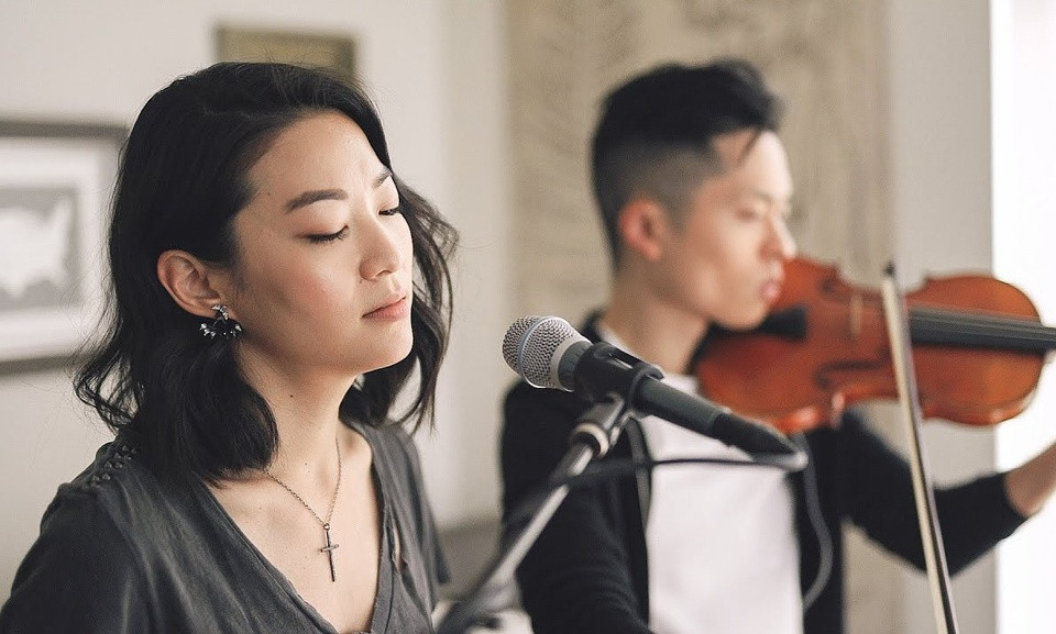 Ngoài diễn xuất, Cho còn chứng tỏ khả năng ca hát. Cô có kênh YouTube riêng và đăng tải hơn 300 video, chủ yếu có blog, các bản cover bài hát nổi tiếng và video âm nhạc. Ảnh: YT.