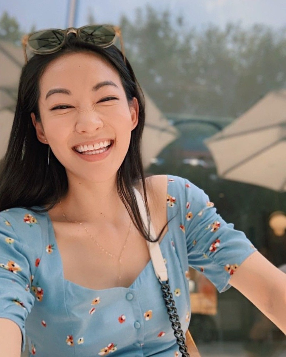 Là người Mỹ gốc Hàn Quốc sinh ra và lớn lên ở Mỹ, Cho không tránh khỏi bị phân biệt chủng tộc.