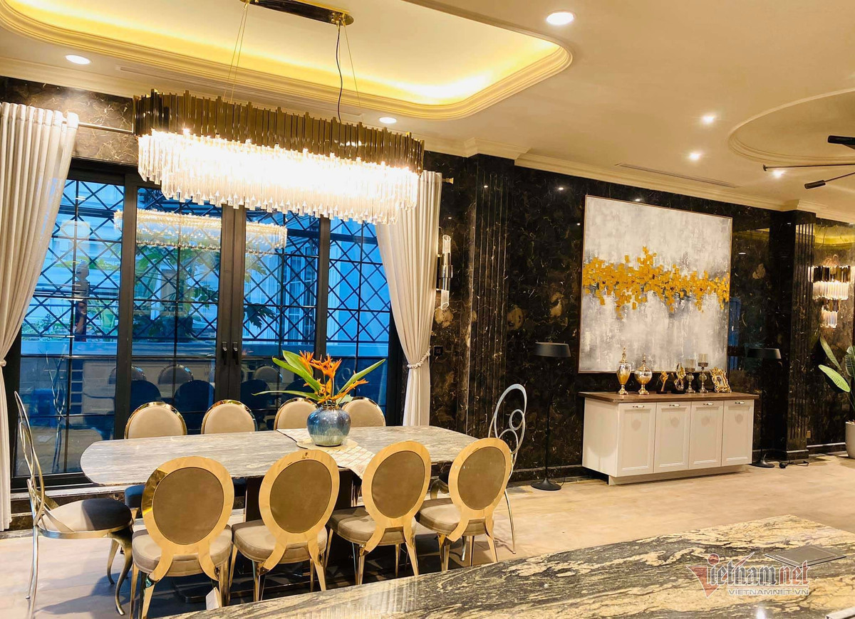 Từng món đồ trong nhà được Lã Thanh Huyền tự tay chọn lựa, được nhập hoàn toàn từ nước ngoài như Italy, Đức, Bồ Đào Nha.