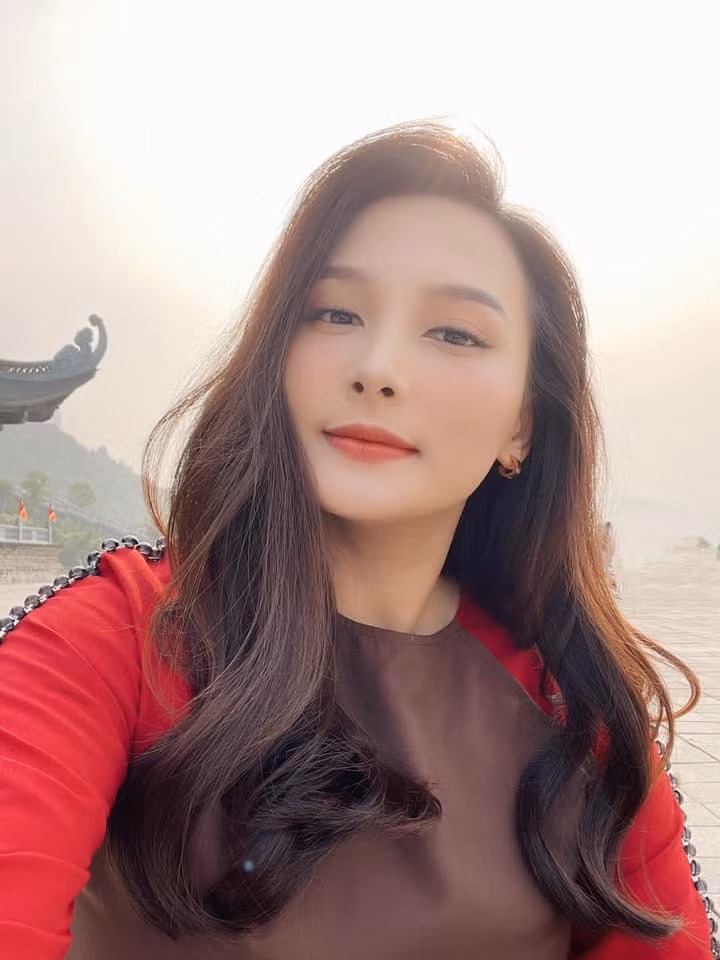 Từ hiệu ứng các vai diễn, cô trở thành gương mặt đắt quảng cáo. Nhờ đó, thu nhập của nữ diễn viên cũng thuộc diện cao chót vót.