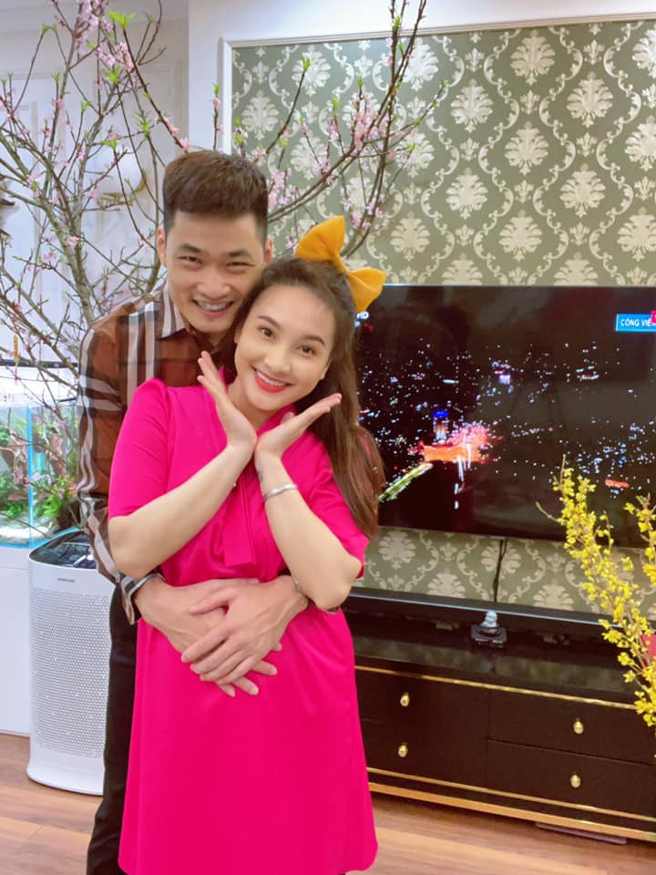 Diễn viên Bảo Thanh lập gia đình năm 21 tuổi, khi đang là sinh viên năm thứ 3 của Đại học Sân khấu - Điện ảnh Việt Nam. Lý do khiến cô lấy chồng khi đang ngồi trên ghế nhà trường là do… "bác sĩ bảo cưới".