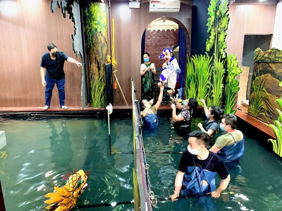 Nghe si bo nghe dien vi be tac, nhieu Nha hat hoang mang?