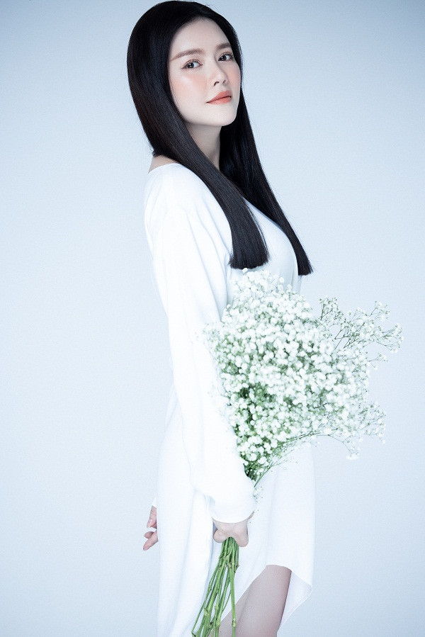 Người đẹp luôn xuất hiện với hình ảnh chỉn chu, thanh lịch, sang trọng.