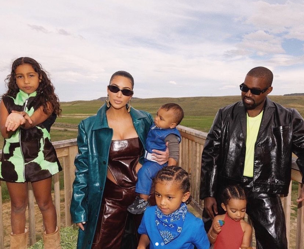 Hồi tháng 2, người đại diện thông báo họ chia tay trong hòa bình, dù trước đó họ nảy sinh mâu thuẫn không thể hòa giải (vụ West cương quyết tranh cử tổng thống Mỹ là giọt nước tràn ly). Sau ly hôn, Kardashian nuôi 4 con và đồng ý san sẻ thời gian chăm bọn trẻ với chồng cũ. Họ vẫn giữ quan hệ tốt. Hôm 8/6, cô còn gửi lời chúc sinh nhật West và khẳng định "vẫn yêu anh trọn đời".