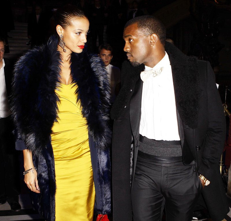 Cánh phóng viên bắt gặp West thân thiết với người mẫu Victoria's Secret Selita Ebanks ở Tuần lễ Thời trang Paris 2010, ngay sau khi cô đóng chính trong MV ca nhạc Runaway của nam nghệ sĩ. Có thông tin cho rằng họ đã cảm mến nhau khi làm việc chung.