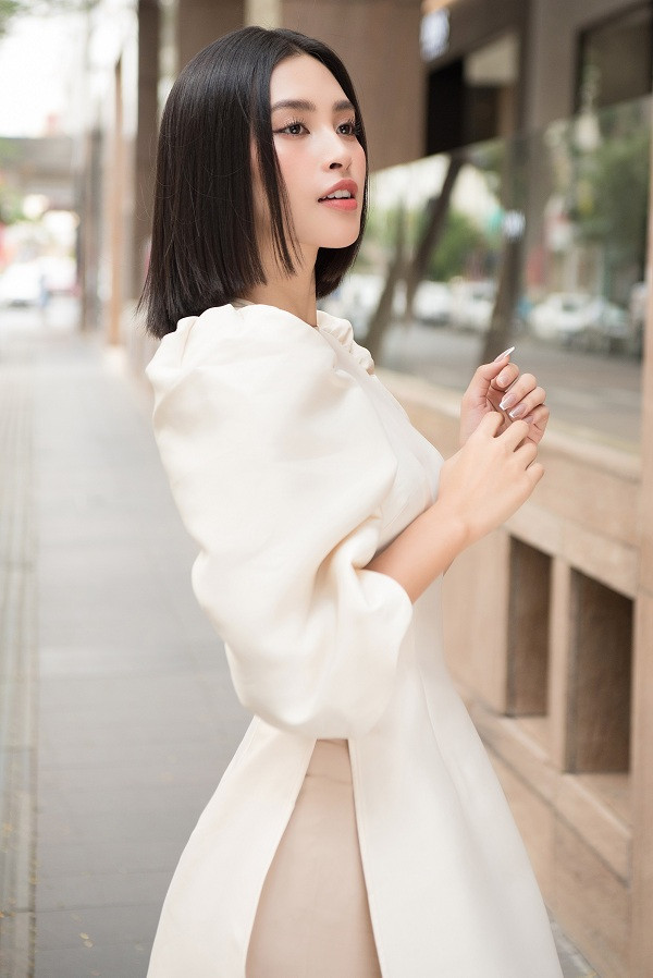 Cận cảnh nhan sắc ngọt ngào của Tiểu Vy trong bộ áo dài.