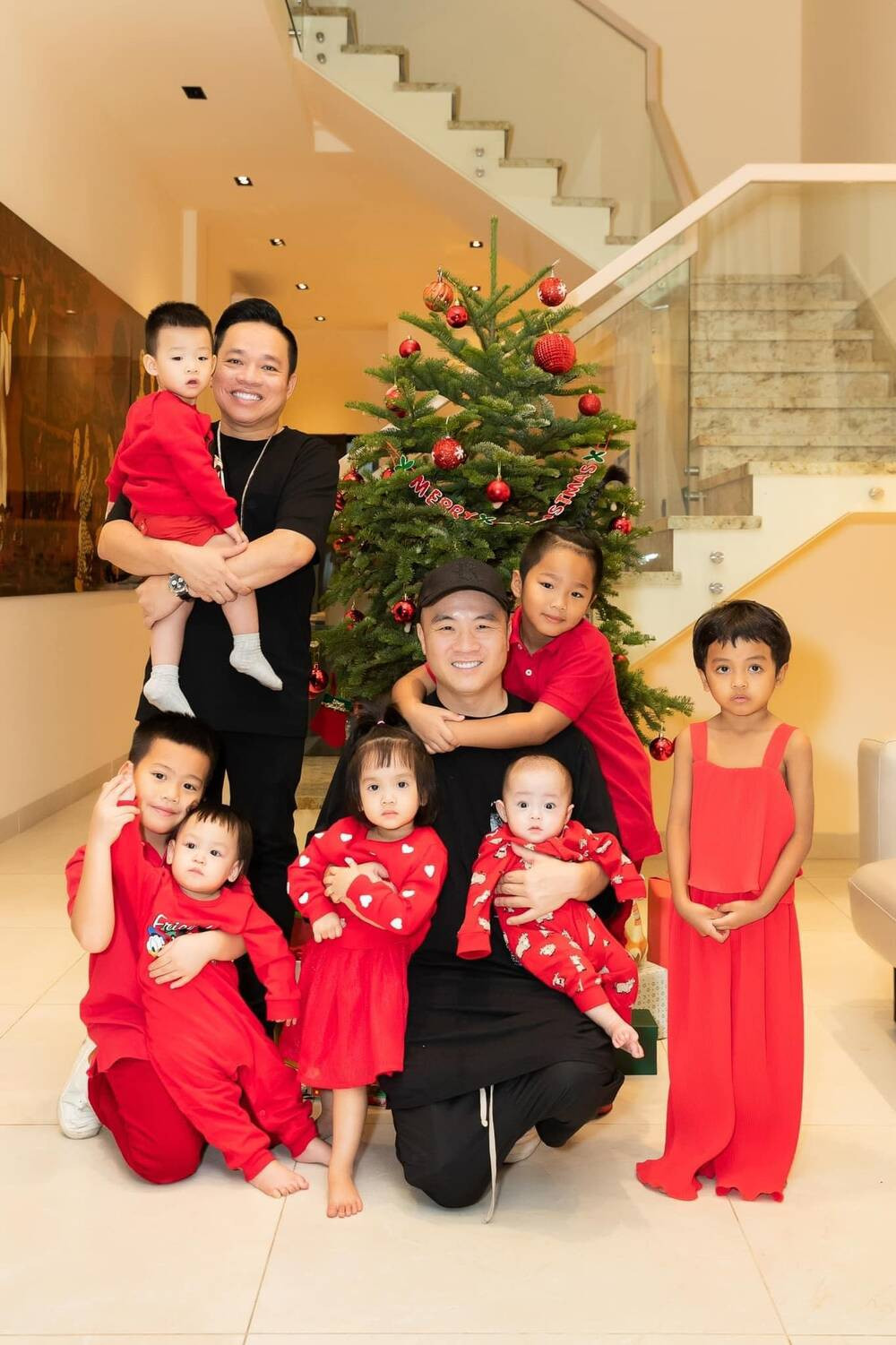 Xuc dong gia canh con gai thu 8 Do Manh Cuong moi nhan nuoi-Hinh-6