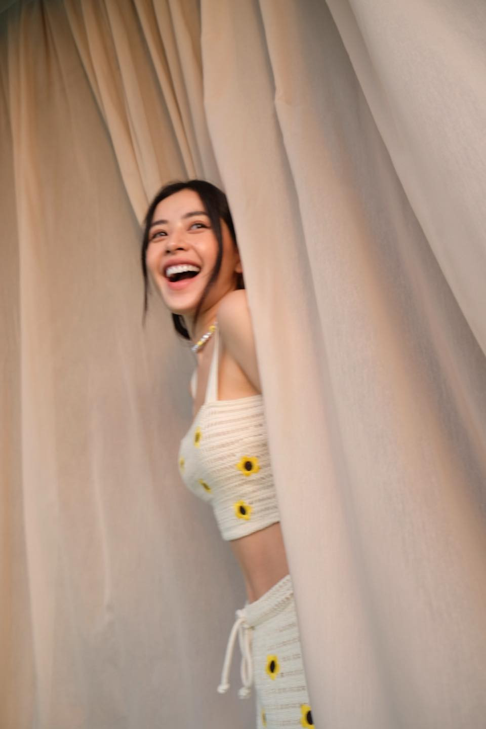 Chi Pu được biết đến với vai trò người mẫu, diễn viên. Năm 2017 cô lấn sân làm ca sĩ nhưng vấp phải những ý kiến trái chiều từ dư luận.