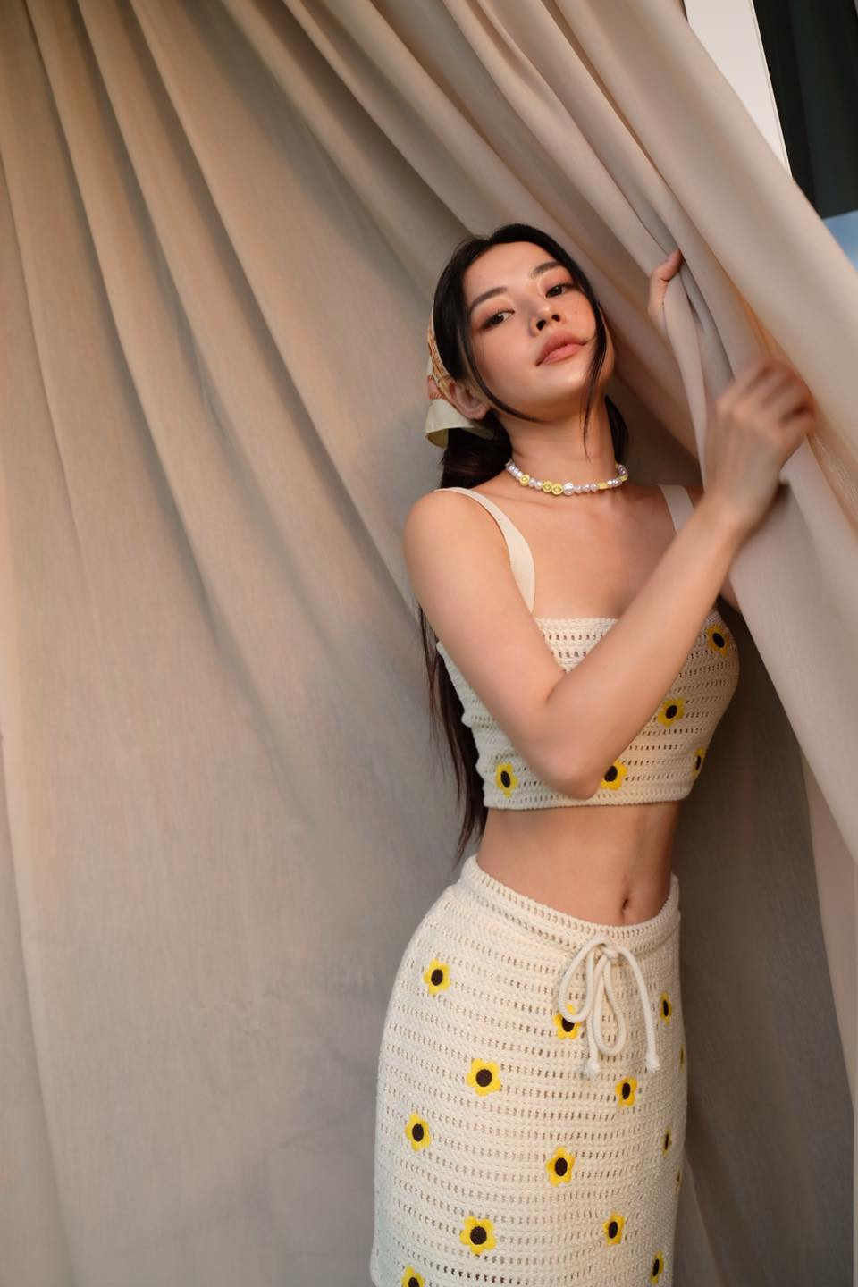 Người đẹp 28 tuổi cũng thường xuyên chia sẻ các hình ảnh, video của bản thân, tương tác với công chúng.