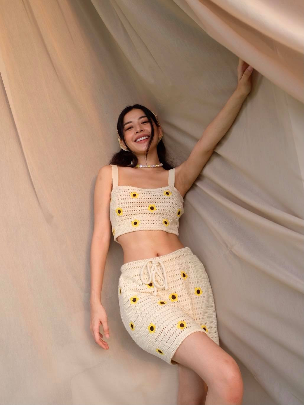 Chi Pu khoe vòng eo con kiến không chút mỡ thừa khiến nhiều cô gái ao ước.