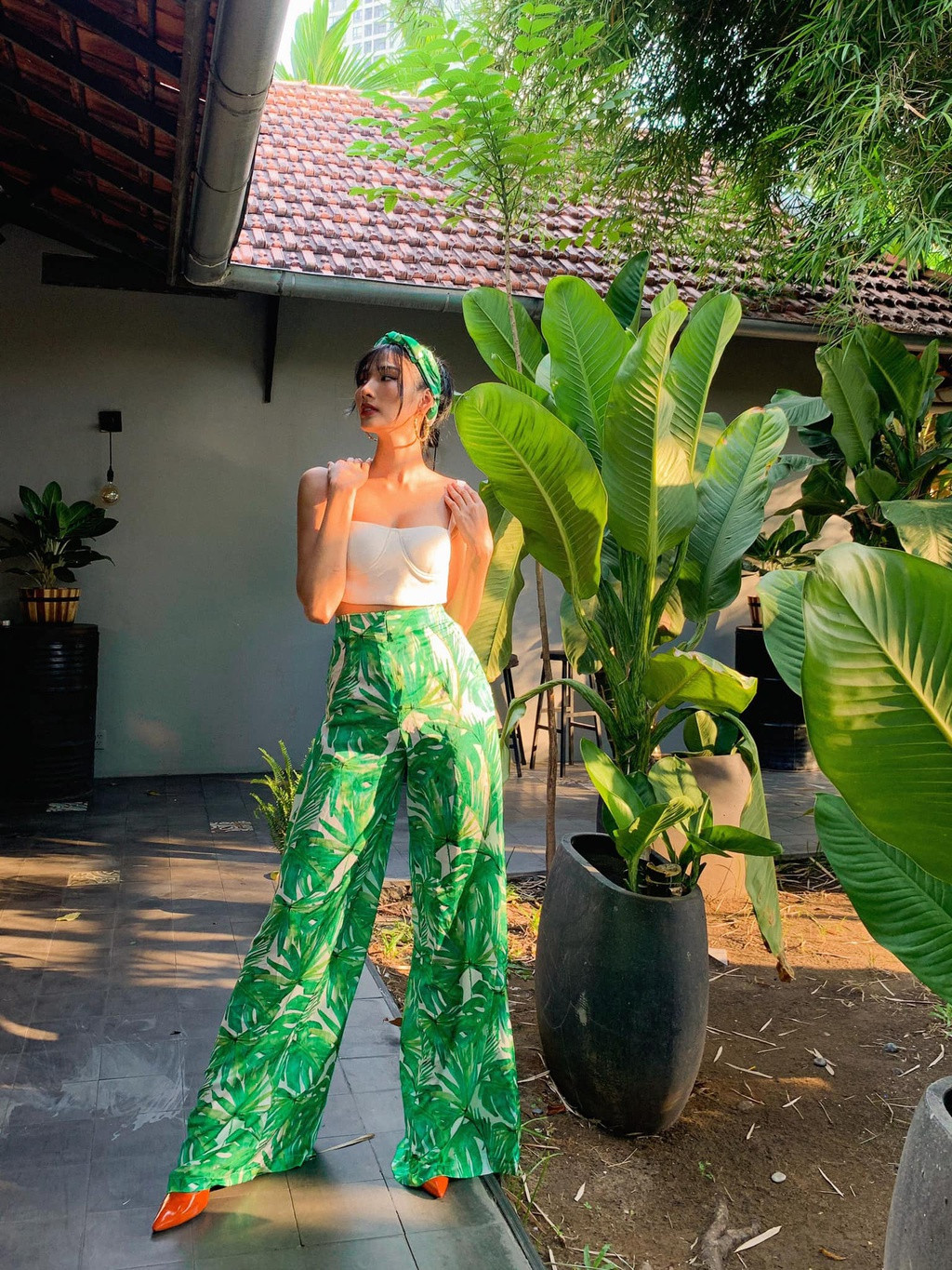 Người đẹp sinh năm 1992 mong muốn dịch bệnh nhanh chóng được kiểm soát để cô và bạn bè về thăm quê.