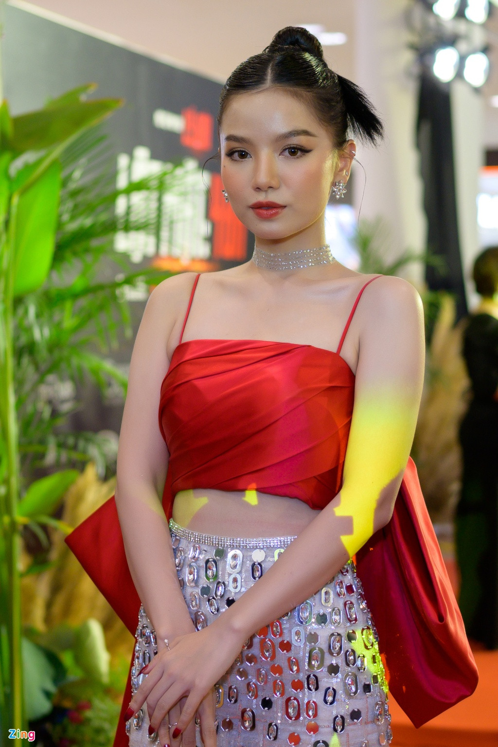 Hạ Anh đảm nhận một vai phụ trong phim.