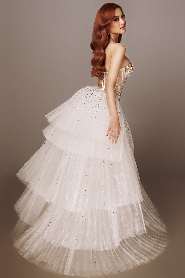 Á hậu đa tài đã thành công bước đầu khi “lấn sân” sang con đường âm nhạc. Cô nàng xuất sắc đoạt giải Á quân King Of Rap và tiếp tục ghi dấu ấn khi tham gia làm huấn luyện viên show Đại sứ Hoàn mỹ.