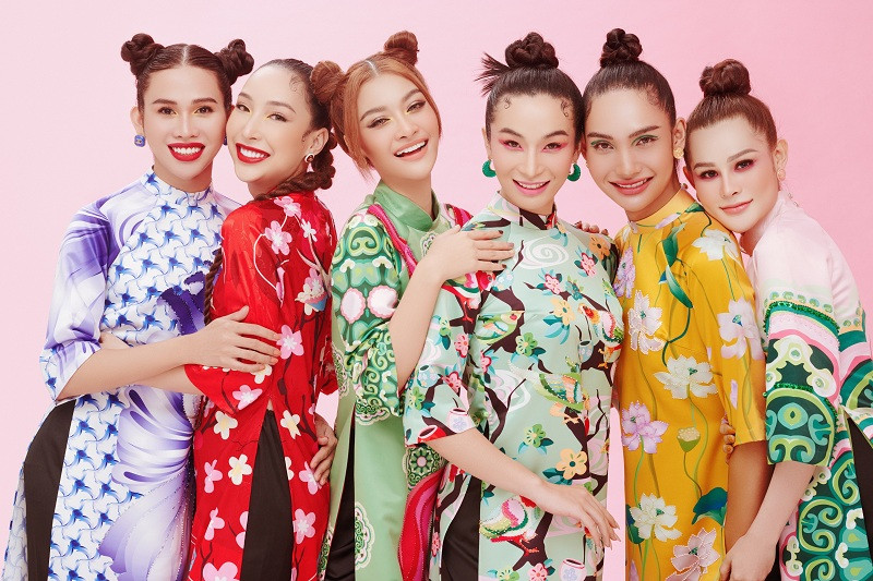 Không khí đón năm mới, sắc xuân ngập tràn qua trang phục áo dài cách tân.