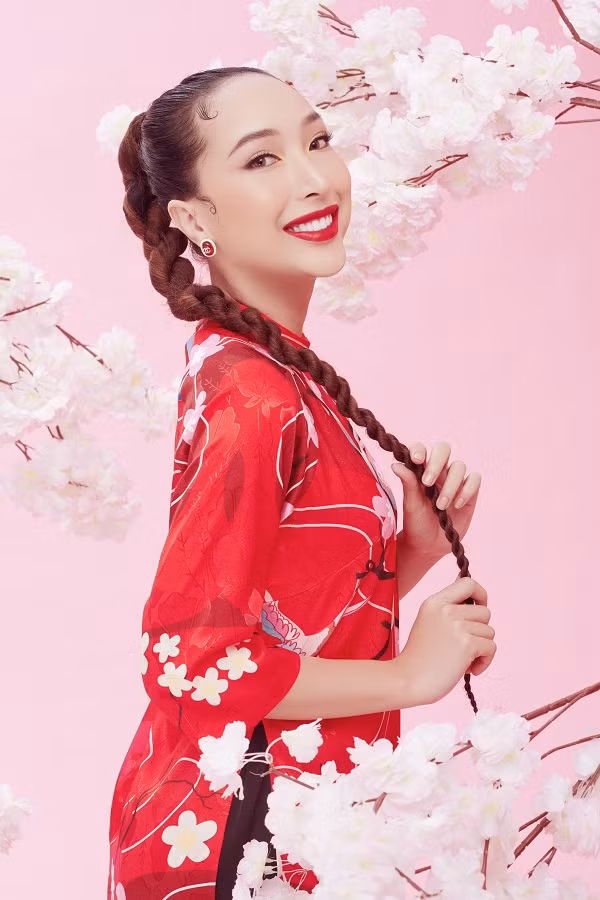 Với sự thể hiện xuất sắc và luôn giữ vững phong độ suốt các thử thách liên tiếp 4 tập, Khánh An là thí sinh duy nhất còn trụ lại của team Kiều Loan tại Đại sứ Hoàn mỹ. Cô gái Hậu Giang là một trong những ứng viên sáng giá cho cuộc thi năm nay. Đường cong hình thể của Khánh An là 83 - 64 - 95cm cùng chiều cao 1m64.