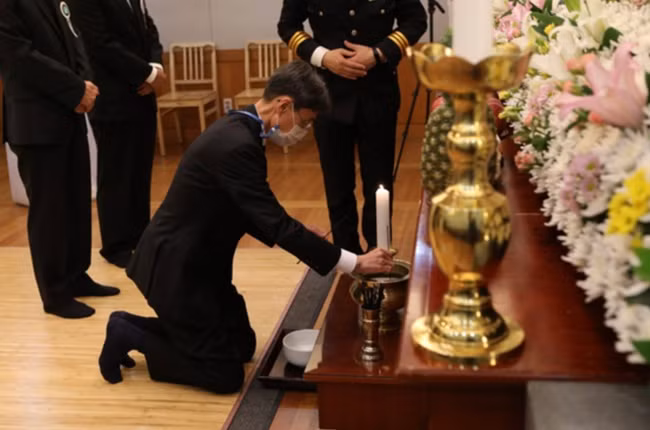 Cuối đời, ông chủ thương hiệu Nongshim nói với gia đình "hãy yêu thương nhau", nói với các nhân viên rằng: "phát triển Nongshim trên thế giới với chất lượng tốt nhất được xây dựng từ sự trung thực".